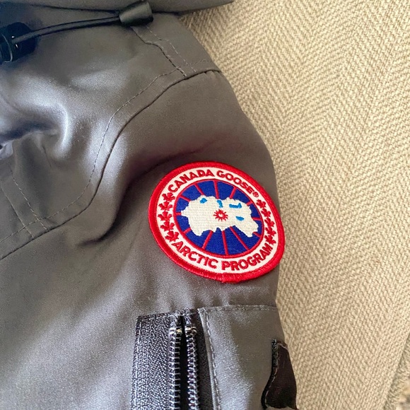 AUTHENTIC CANADA GOOSE WINTER JACKET - Picture 3 of 7